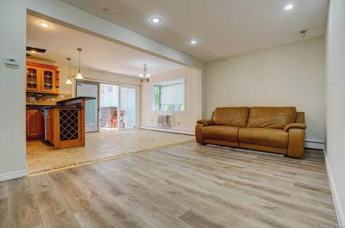 15 Ridgeway, White Plains NY  10605-3706 exterior