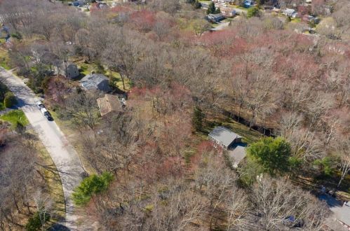 96 Daniel Dr, North Kingstown RI  02852-6702 exterior