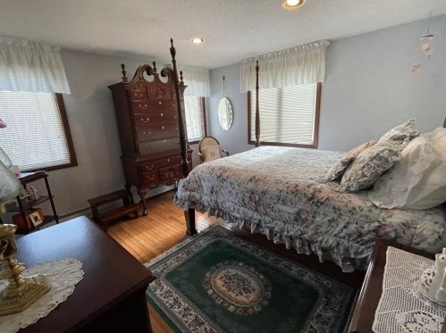 128 Pound Rd, Cumberland RI  02864-2706 exterior