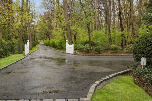 77 Linden Ln, Muttontown, NY 11545-1602