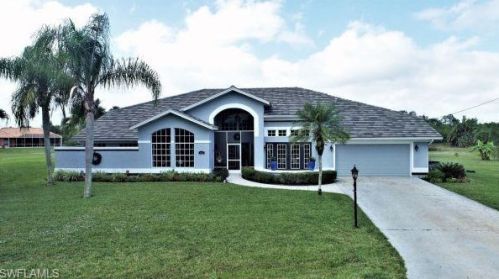 662 Mirror Lakes Ct, Lehigh Acres, FL 33974-9541