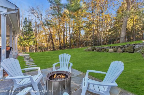 34 Windsor Dr, Little Silver NJ  07739-1311 exterior