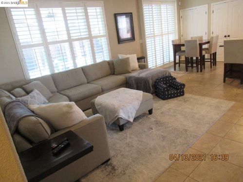 1886 Ventura Dr, West Pittsburg CA  94565-6476 exterior