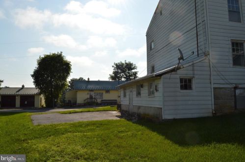 2161 Newville Rd, Carlisle PA  17015-7747 exterior