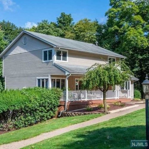 11 Blackfoot Trl, Oakland, NJ 07436-3806