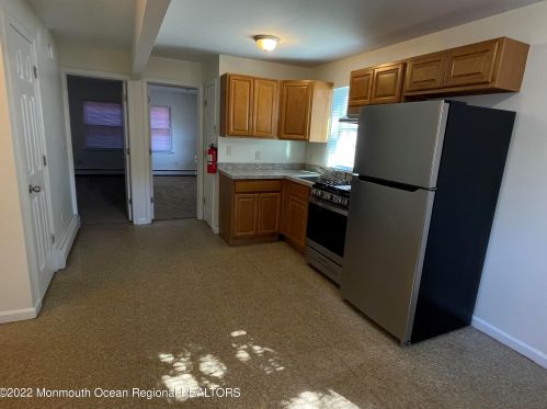 325 Blaine Ave, Pelican Island NJ  08751-2101 exterior