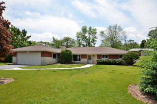 16585 Siesta Ln, Brookfield, WI 53005-3251