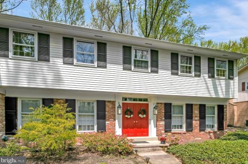 207 Hitching Post Dr, Wilmington, DE 19803-1914