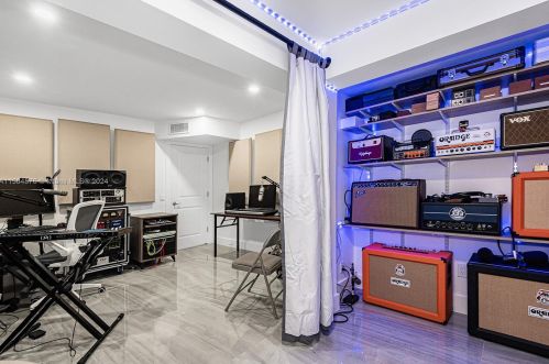 2634 38 Ave, Hollywood FL 33021-1937 exterior