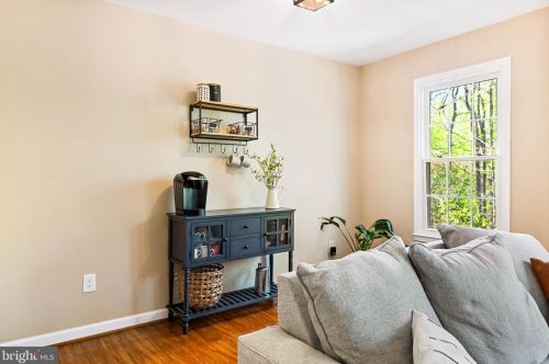 2314 Horseferry Ct, Herndon VA  20191-2718 exterior