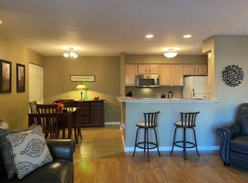 8790 Woodbridge Dr, Greendale, WI 53129-1087