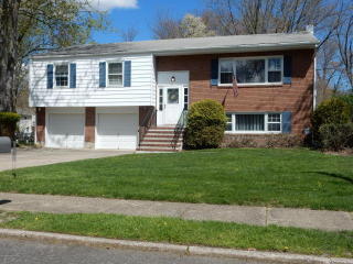 11 Robert Pl, Tinton Falls, NJ 07712-7216