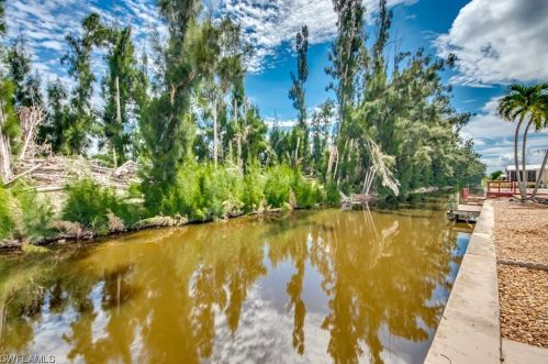 7196 Drum Dr, Saint James City FL  33956-2726 exterior