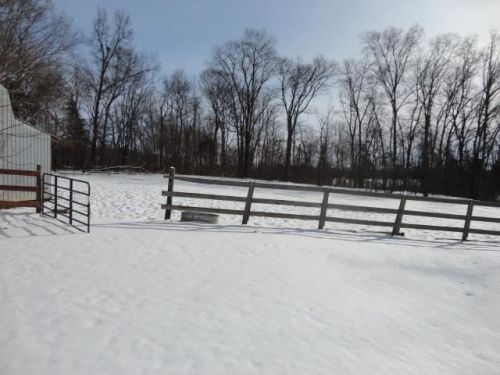 2935 Quitter Rd, New Harmony, OH 45176-9527