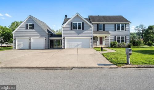 202 Thornridge Dr, Downingtown, PA 19372-1061