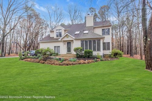 91 Siloam Rd, East Freehold, NJ 07728-8606