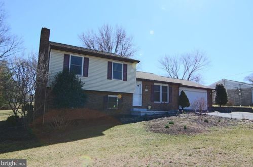 916 Susan Cir, West Enola PA  17025-1830 exterior