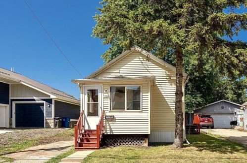 1029 Jefferson St, Oshkosh, WI 54901-3831