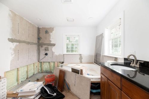 2 Howard St, Salem NH  03079-2565 exterior