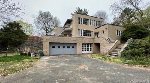 39 Penny Ln, Scarsdale NY  10583-3209 exterior