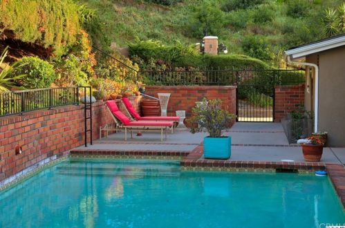 1630 Virden Dr, Glendale CA  91208-2722 exterior