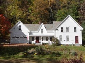 32 Paddock Rd, Springfield, VT 05156-9132