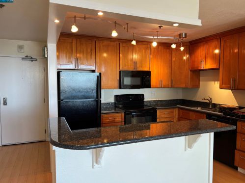 555 Pierce St, Berkeley CA  94706-1044 exterior