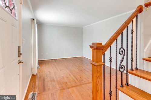 5483 Rector Dr, Woodbridge VA  22193-3703 exterior