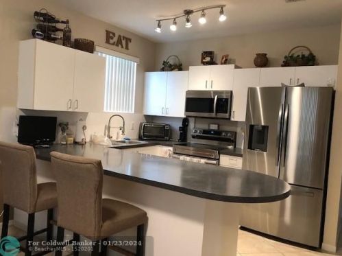 10569 13th Ct, Hollywood FL  33025-4766 exterior