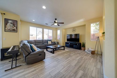530 Vina Ct, Livingston CA  95334-9111 exterior