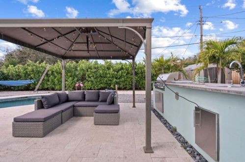 413 Philadelphia Dr, Jupiter FL  33458-4245 exterior