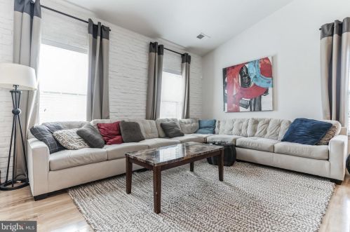 2500 Hurston Ln, Washington, DC 20018-3800