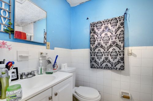 522 Avenida Hermosa, West Palm Beach FL  33405-1515 exterior