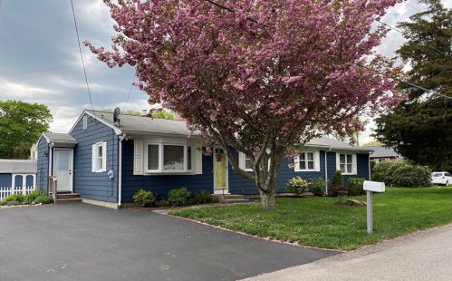 35 Overlook Rd, South Kingstown, RI 02882-1246