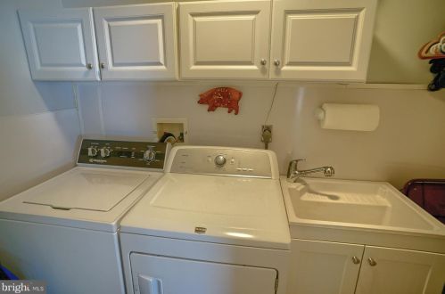 475 Woodcrest Dr, Navy Sup Dpt PA 17050-6854 exterior