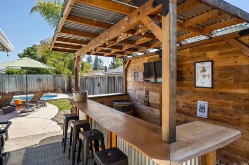 235 Grove Ave, Santa Rosa CA  95409-3813 exterior