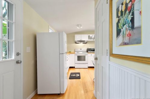 2 Noyes Rd, Lyme CT  06371-1636 exterior