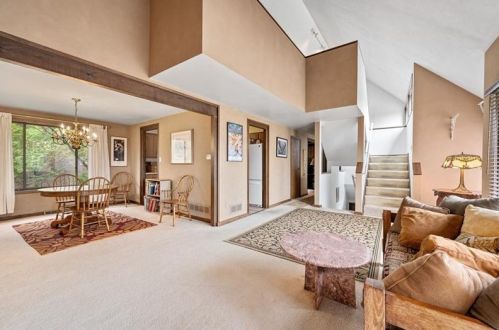 12 Bethany Dr, Pittsburgh, PA 15215-1208