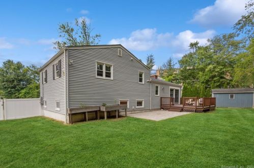 23 Brighton Pl, Stamford CT  06902-2501 exterior