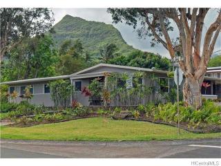 1605 Uluamahi Pl, Kailua, HI 96734-4404