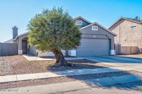 7674 Carlisle Ave, Tucson, AZ 85746-2522
