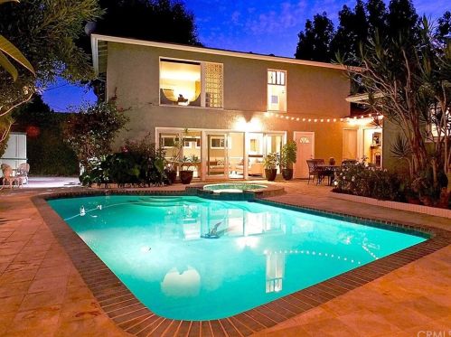 6520 Rosebay St, Long Beach CA  90808-4057 exterior