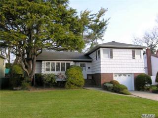 3853 Lee Dr, Seaford, NY 11783-1562