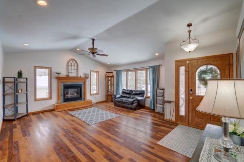 921 Valley Rd, Poynette, WI 53955-9520