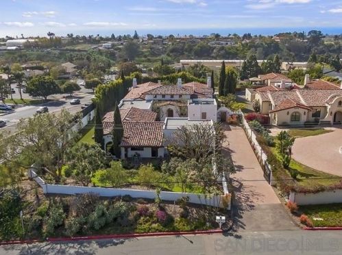 90 Seeman Dr, Encinitas CA  92024-2886 exterior