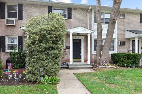 81- Langdale St, New Hyde Park NY  11040-1505 exterior