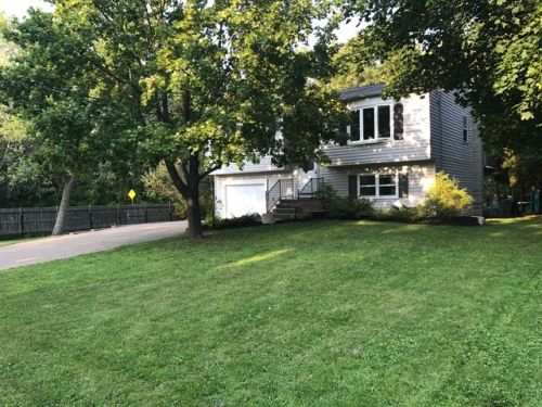 17 Mari Nol Dr, Clifton Park Center, NY 12065-4523