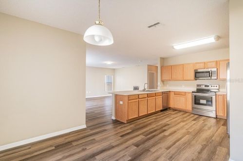 200 Albany Dr, Kissimmee FL 34758-2204 exterior