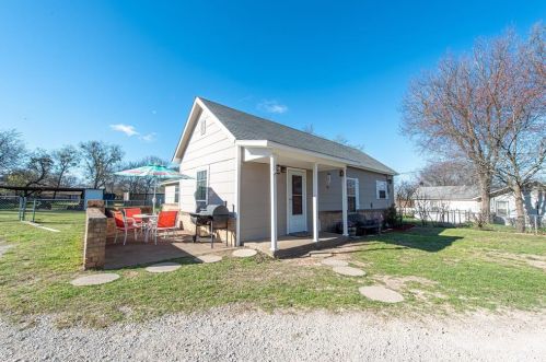 216 7th St, Weatherford, TX 76086-1710