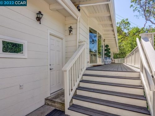 82 Underhill Rd, Orinda, CA 94563-3306